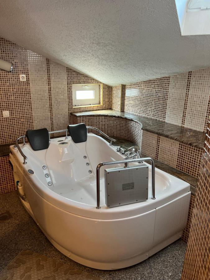 Hotel Royal Bijelo Polje Ngoại thất bức ảnh